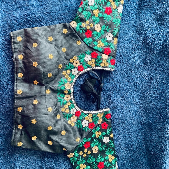 Blouse allover work - Picture 2 of 2